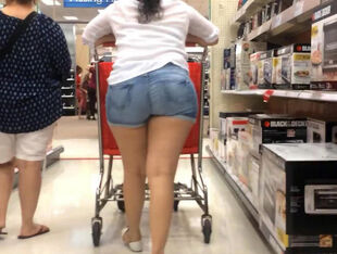 Latina Plumper Youngster knew how to walk with the cart!!