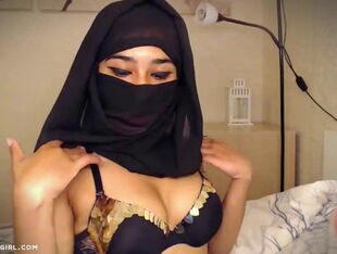 Amiraserious ckxgirl ebony niqab hooter-sling web cam flash